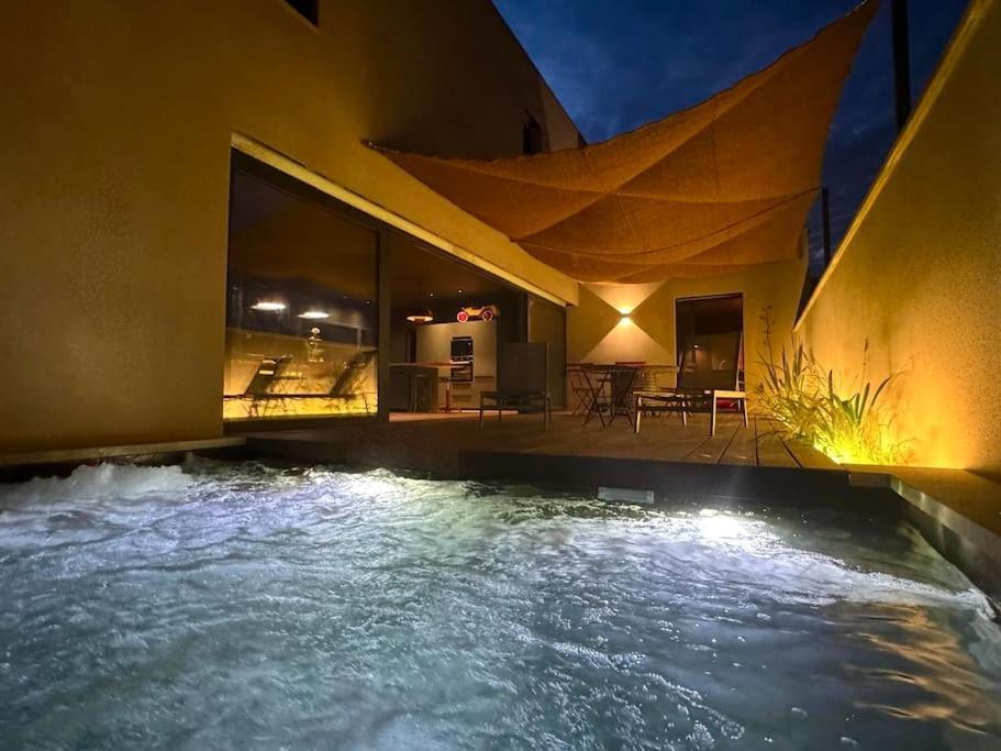 Maison D'Architecte Avec Piscine-Spa Chauffe En Centre Ville De Vaison-La-Romaine Exterior foto